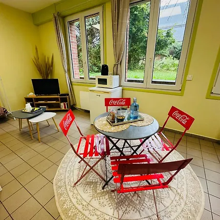 Chez F&m Chambre Privee Spacieuse Pour 4 Personnes Δωμάτια σε οικογενειακή κατοικία