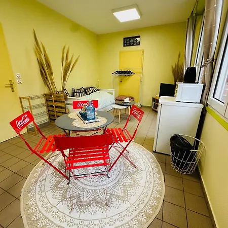Δωμάτια σε οικογενειακή κατοικία Chez F&m Chambre Privee Spacieuse Pour 4 Personnes